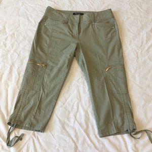 White House Black Market women’s Capri pants